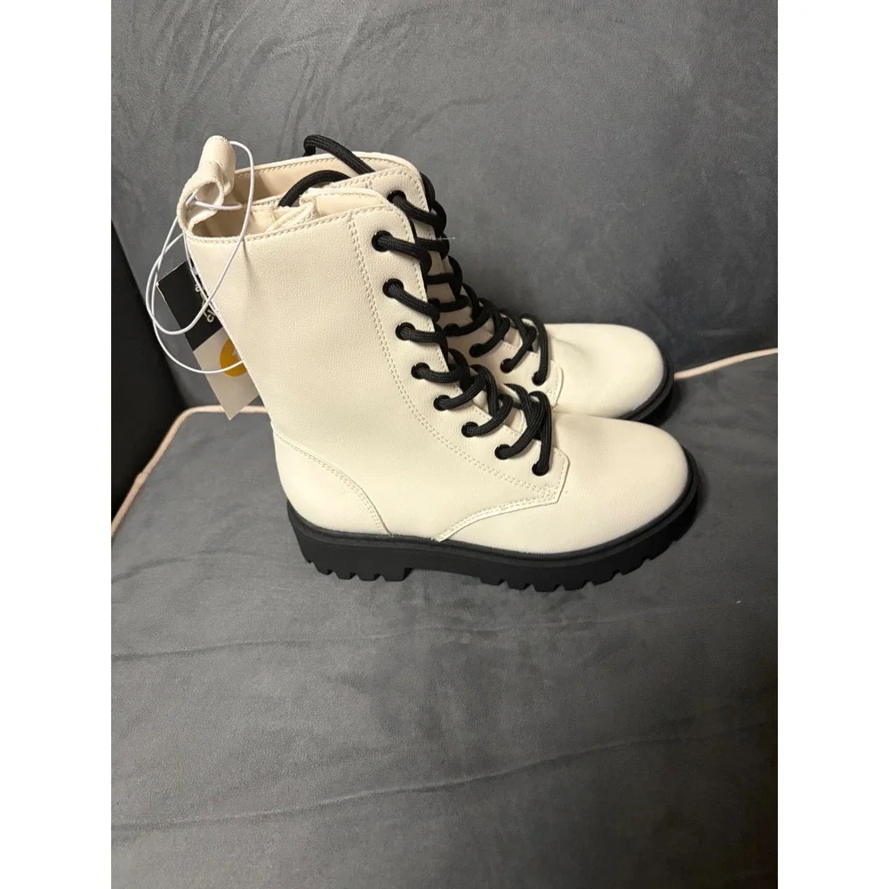 Art Class Khari cream combat boots Lug sole size 1 lace up New without box